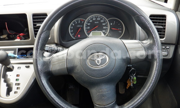 Gura Yakoze Toyota Wish Silver Imodoka i Kampala mu Uganda Gura Yakoze Toyota Wish Silver Imodoka i Kampala mu Uganda