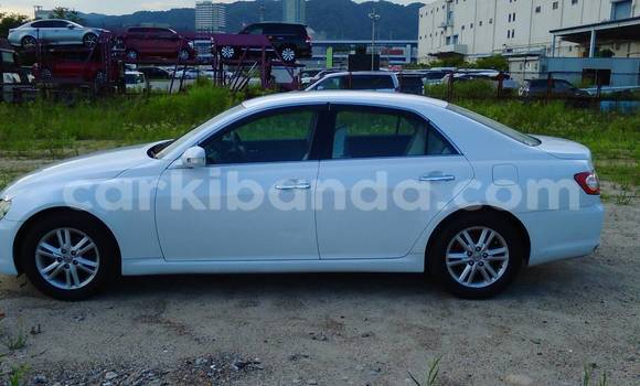 Gura Yakoze Toyota Mark X White Imodoka i Kampala mu Uganda Gura Yakoze Toyota Mark X White Imodoka i Kampala mu Uganda