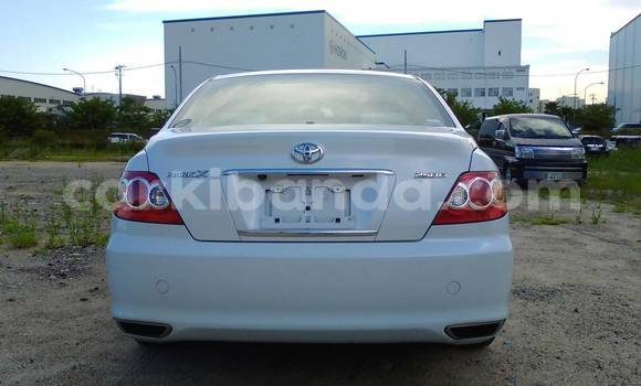 Gura Yakoze Toyota Mark X White Imodoka i Kampala mu Uganda Gura Yakoze Toyota Mark X White Imodoka i Kampala mu Uganda