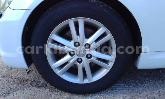 Gura Yakoze Toyota Mark X White Imodoka i Kampala mu Uganda Gura Yakoze Toyota Mark X White Imodoka i Kampala mu Uganda