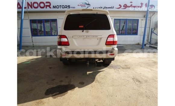 Gura Imported Toyota Land Cruiser White Imodoka i Import - Dubai mu Uganda Gura Imported Toyota Land Cruiser White Imodoka i Import - Dubai mu Uganda