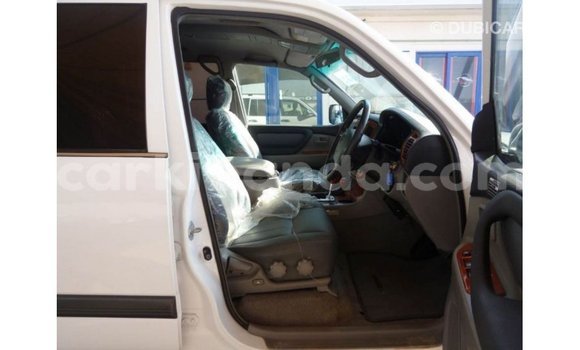 Gura Imported Toyota Land Cruiser White Imodoka i Import - Dubai mu Uganda Gura Imported Toyota Land Cruiser White Imodoka i Import - Dubai mu Uganda