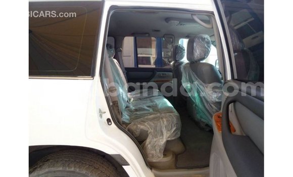 Gura Imported Toyota Land Cruiser White Imodoka i Import - Dubai mu Uganda Gura Imported Toyota Land Cruiser White Imodoka i Import - Dubai mu Uganda