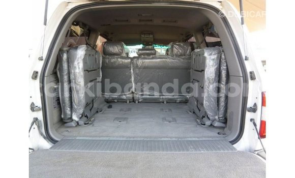 Gura Imported Toyota Land Cruiser White Imodoka i Import - Dubai mu Uganda Gura Imported Toyota Land Cruiser White Imodoka i Import - Dubai mu Uganda