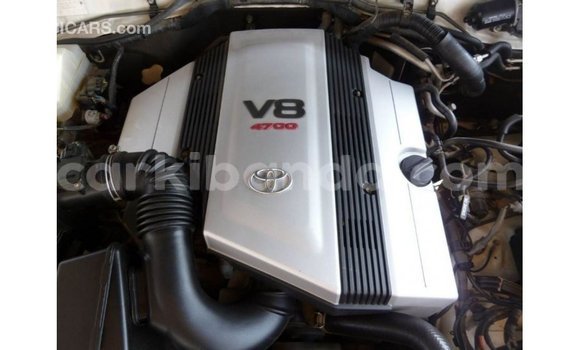 Gura Imported Toyota Land Cruiser White Imodoka i Import - Dubai mu Uganda Gura Imported Toyota Land Cruiser White Imodoka i Import - Dubai mu Uganda