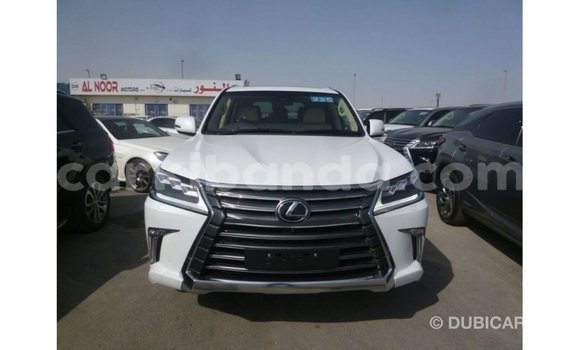 Nunua Imported Lexus LX Nyeupe Gari ndani ya Import - Dubai nchini Uganda Nunua Imported Lexus LX Nyeupe Gari ndani ya Import - Dubai nchini Uganda