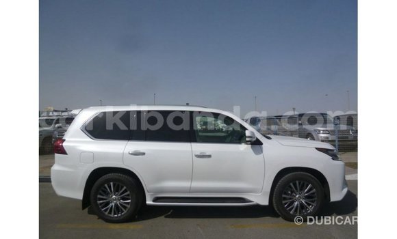 Nunua Imported Lexus LX Nyeupe Gari ndani ya Import - Dubai nchini Uganda Nunua Imported Lexus LX Nyeupe Gari ndani ya Import - Dubai nchini Uganda
