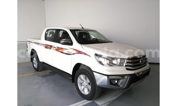 Nunua Imported Toyota Hilux Nyeupe Gari ndani ya Import - Dubai nchini Uganda Nunua Imported Toyota Hilux Nyeupe Gari ndani ya Import - Dubai nchini Uganda