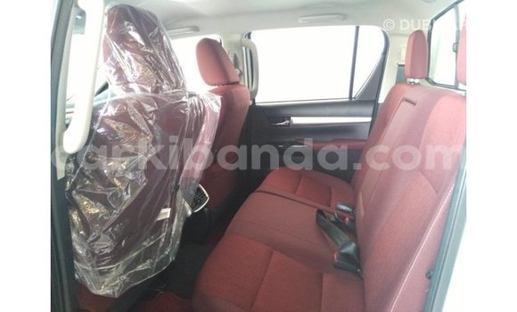 Nunua Imported Toyota Hilux Nyeupe Gari ndani ya Import - Dubai nchini Uganda Nunua Imported Toyota Hilux Nyeupe Gari ndani ya Import - Dubai nchini Uganda