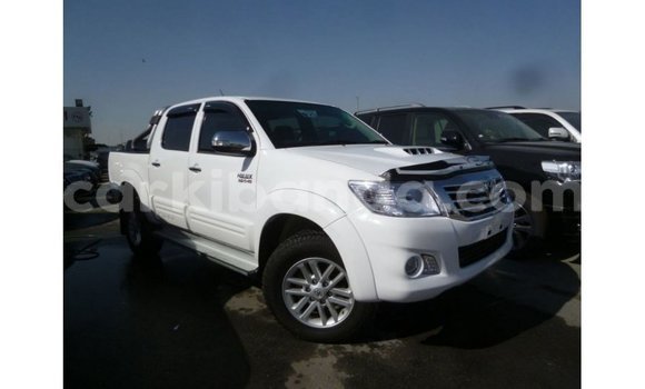 Nunua Imported Toyota Hilux Nyeupe Gari ndani ya Import - Dubai nchini Uganda Nunua Imported Toyota Hilux Nyeupe Gari ndani ya Import - Dubai nchini Uganda