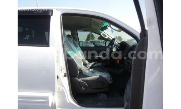 Nunua Imported Toyota Hilux Nyeupe Gari ndani ya Import - Dubai nchini Uganda Nunua Imported Toyota Hilux Nyeupe Gari ndani ya Import - Dubai nchini Uganda