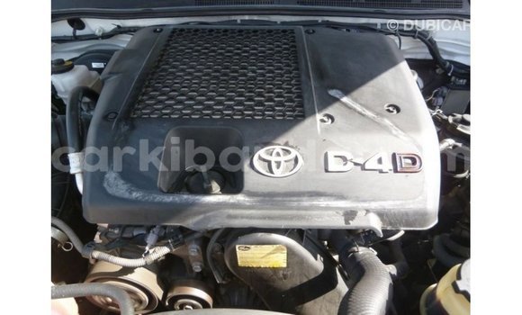 Nunua Imported Toyota Hilux Nyeupe Gari ndani ya Import - Dubai nchini Uganda Nunua Imported Toyota Hilux Nyeupe Gari ndani ya Import - Dubai nchini Uganda