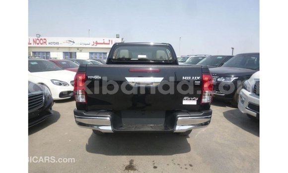 Nunua Imported Toyota Hilux Nyeusi Gari ndani ya Import - Dubai nchini Uganda Nunua Imported Toyota Hilux Nyeusi Gari ndani ya Import - Dubai nchini Uganda
