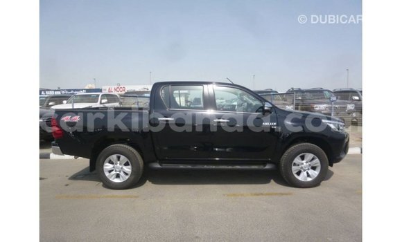 Nunua Imported Toyota Hilux Nyeusi Gari ndani ya Import - Dubai nchini Uganda Nunua Imported Toyota Hilux Nyeusi Gari ndani ya Import - Dubai nchini Uganda