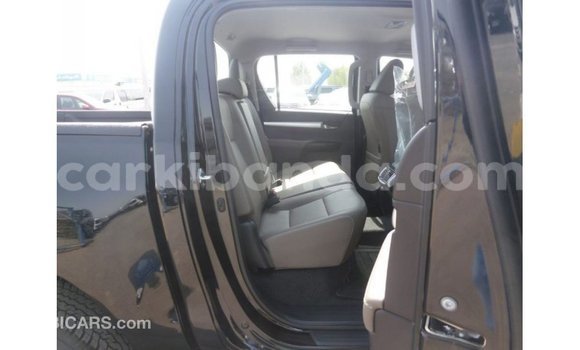 Nunua Imported Toyota Hilux Nyeusi Gari ndani ya Import - Dubai nchini Uganda Nunua Imported Toyota Hilux Nyeusi Gari ndani ya Import - Dubai nchini Uganda