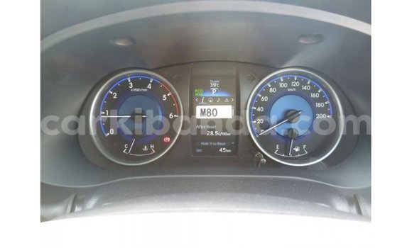 Nunua Imported Toyota Hilux Nyeusi Gari ndani ya Import - Dubai nchini Uganda Nunua Imported Toyota Hilux Nyeusi Gari ndani ya Import - Dubai nchini Uganda