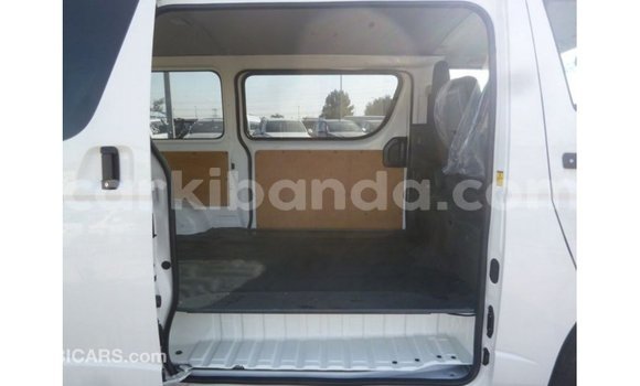Nunua Imported Toyota Hiace Nyeupe Gari ndani ya Import - Dubai nchini Uganda Nunua Imported Toyota Hiace Nyeupe Gari ndani ya Import - Dubai nchini Uganda