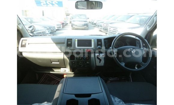 Nunua Imported Toyota Hiace Nyeupe Gari ndani ya Import - Dubai nchini Uganda Nunua Imported Toyota Hiace Nyeupe Gari ndani ya Import - Dubai nchini Uganda