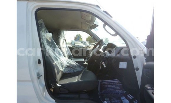 Nunua Imported Toyota Hiace Nyeupe Gari ndani ya Import - Dubai nchini Uganda Nunua Imported Toyota Hiace Nyeupe Gari ndani ya Import - Dubai nchini Uganda