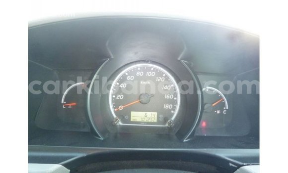 Nunua Imported Toyota Hiace Nyeupe Gari ndani ya Import - Dubai nchini Uganda Nunua Imported Toyota Hiace Nyeupe Gari ndani ya Import - Dubai nchini Uganda