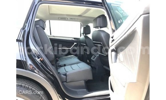 Nunua Imported Volkswagen Tiguan Nyeusi Gari ndani ya Import - Dubai nchini Uganda Nunua Imported Volkswagen Tiguan Nyeusi Gari ndani ya Import - Dubai nchini Uganda