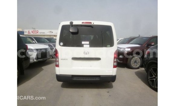 Nunua Imported Toyota Hiace Nyeupe Gari ndani ya Import - Dubai nchini Uganda Nunua Imported Toyota Hiace Nyeupe Gari ndani ya Import - Dubai nchini Uganda