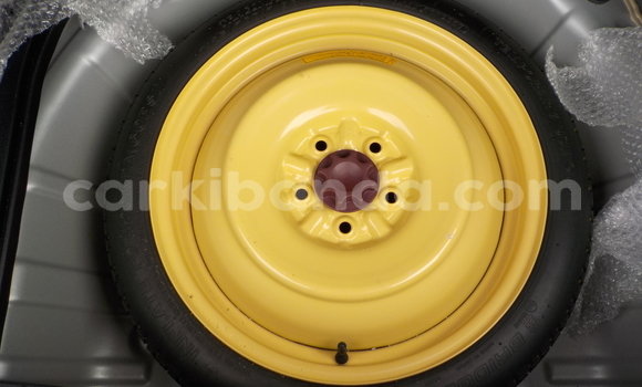 Gura Yakoze Toyota Auris Silver Imodoka i Kampala mu Uganda Gura Yakoze Toyota Auris Silver Imodoka i Kampala mu Uganda