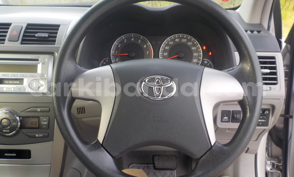 Gura Yakoze Toyota Corolla Silver Imodoka i Kampala mu Uganda Gura Yakoze Toyota Corolla Silver Imodoka i Kampala mu Uganda