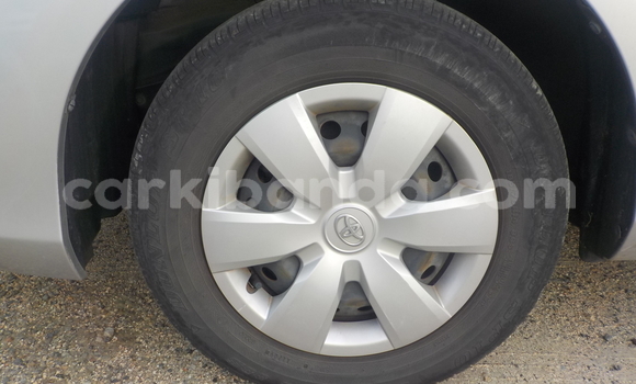 Gura Yakoze Toyota Corolla Silver Imodoka i Kampala mu Uganda Gura Yakoze Toyota Corolla Silver Imodoka i Kampala mu Uganda