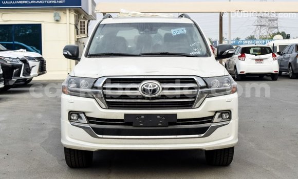 Gura Imported Toyota Land Cruiser Black Imodoka i Import - Dubai mu Uganda Gura Imported Toyota Land Cruiser Black Imodoka i Import - Dubai mu Uganda