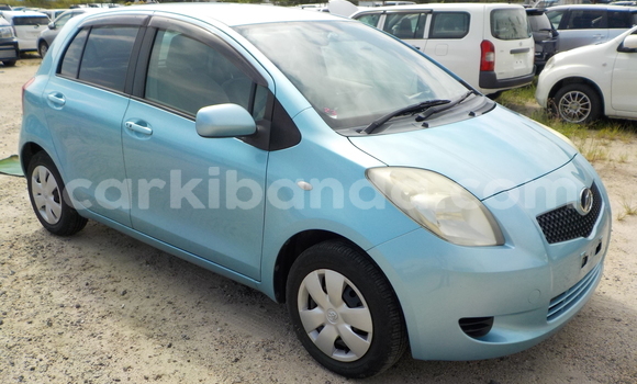 Gura Yakoze Toyota Vitz Blue Imodoka i Kampala mu Uganda Gura Yakoze Toyota Vitz Blue Imodoka i Kampala mu Uganda