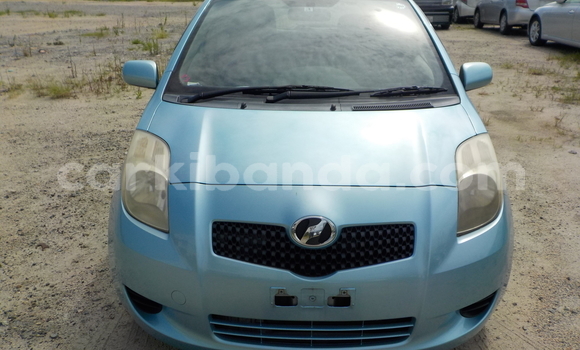 Gura Yakoze Toyota Vitz Blue Imodoka i Kampala mu Uganda Gura Yakoze Toyota Vitz Blue Imodoka i Kampala mu Uganda