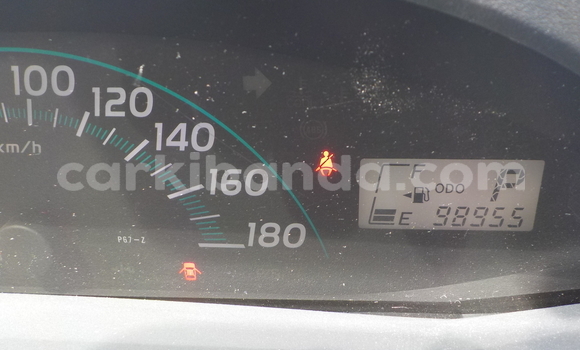 Gura Yakoze Toyota Vitz Blue Imodoka i Kampala mu Uganda Gura Yakoze Toyota Vitz Blue Imodoka i Kampala mu Uganda