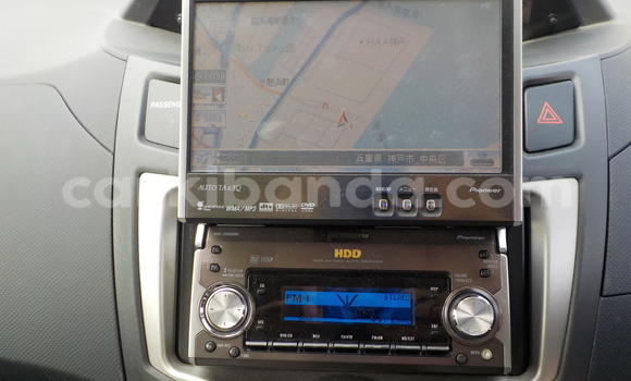 Gura Yakoze Toyota Vitz Blue Imodoka i Kampala mu Uganda Gura Yakoze Toyota Vitz Blue Imodoka i Kampala mu Uganda