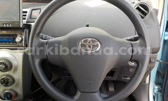 Gura Yakoze Toyota Vitz Blue Imodoka i Kampala mu Uganda Gura Yakoze Toyota Vitz Blue Imodoka i Kampala mu Uganda