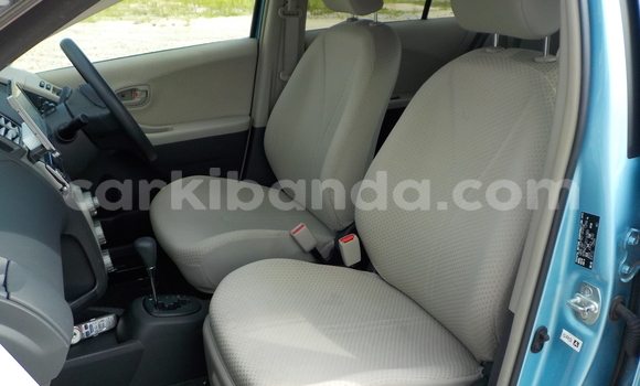 Gura Yakoze Toyota Vitz Blue Imodoka i Kampala mu Uganda Gura Yakoze Toyota Vitz Blue Imodoka i Kampala mu Uganda