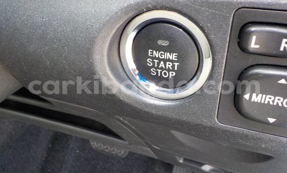 Gura Yakoze Toyota Vitz Blue Imodoka i Kampala mu Uganda Gura Yakoze Toyota Vitz Blue Imodoka i Kampala mu Uganda