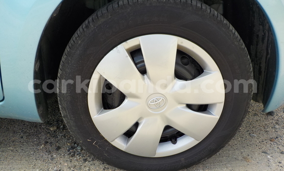 Gura Yakoze Toyota Vitz Blue Imodoka i Kampala mu Uganda Gura Yakoze Toyota Vitz Blue Imodoka i Kampala mu Uganda