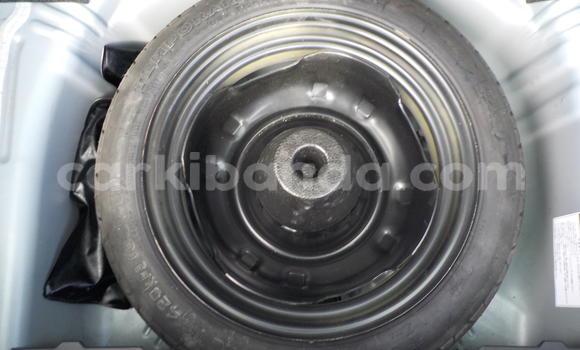 Gura Yakoze Toyota Vitz Blue Imodoka i Kampala mu Uganda Gura Yakoze Toyota Vitz Blue Imodoka i Kampala mu Uganda