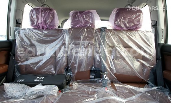 Acheter Import Voiture Toyota Land Cruiser Noir à Import - Dubai, Ouganda Acheter Import Voiture Toyota Land Cruiser Noir à Import - Dubai, Ouganda
