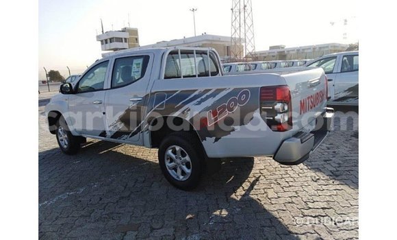 Gura Imported Mitsubishi L200 White Imodoka i Import - Dubai mu Uganda Gura Imported Mitsubishi L200 White Imodoka i Import - Dubai mu Uganda