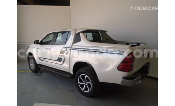Acheter Import Voiture Toyota Hilux Blanc à Import - Dubai, Ouganda Acheter Import Voiture Toyota Hilux Blanc à Import - Dubai, Ouganda