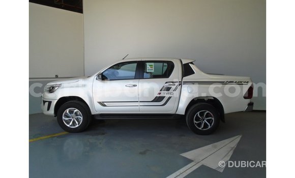 Acheter Import Voiture Toyota Hilux Blanc à Import - Dubai, Ouganda Acheter Import Voiture Toyota Hilux Blanc à Import - Dubai, Ouganda
