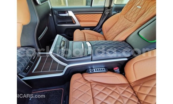 Acheter Import Voiture Toyota Land Cruiser Noir à Import - Dubai, Ouganda Acheter Import Voiture Toyota Land Cruiser Noir à Import - Dubai, Ouganda