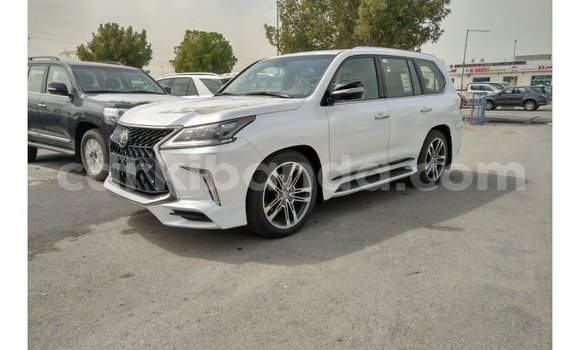 Acheter Import Voiture Lexus LX Blanc à Import - Dubai, Ouganda Acheter Import Voiture Lexus LX Blanc à Import - Dubai, Ouganda