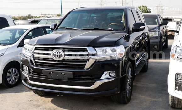 Gura Imported Toyota Land Cruiser Black Imodoka i Import - Dubai mu Uganda Gura Imported Toyota Land Cruiser Black Imodoka i Import - Dubai mu Uganda