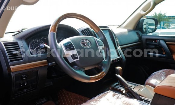 Gura Imported Toyota Land Cruiser Black Imodoka i Import - Dubai mu Uganda Gura Imported Toyota Land Cruiser Black Imodoka i Import - Dubai mu Uganda