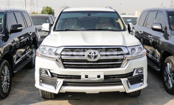 Nunua Imported Toyota Land Cruiser Nyeupe Gari ndani ya Import - Dubai nchini Uganda Nunua Imported Toyota Land Cruiser Nyeupe Gari ndani ya Import - Dubai nchini Uganda