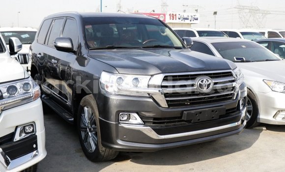 Nunua Imported Toyota Land Cruiser Nyeusi Gari ndani ya Import - Dubai nchini Uganda Nunua Imported Toyota Land Cruiser Nyeusi Gari ndani ya Import - Dubai nchini Uganda
