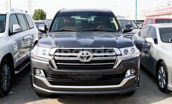 Nunua Imported Toyota Land Cruiser Nyeusi Gari ndani ya Import - Dubai nchini Uganda Nunua Imported Toyota Land Cruiser Nyeusi Gari ndani ya Import - Dubai nchini Uganda